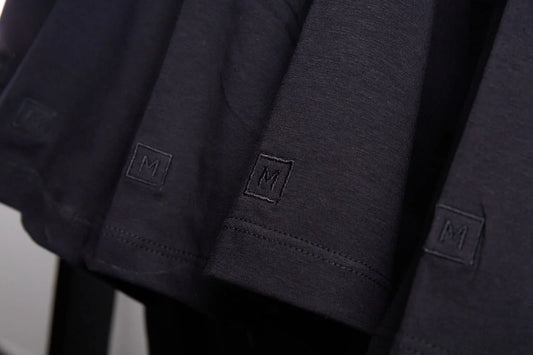4 motivos para você apostar em camisetas básicas de qualidade - Minimal Club